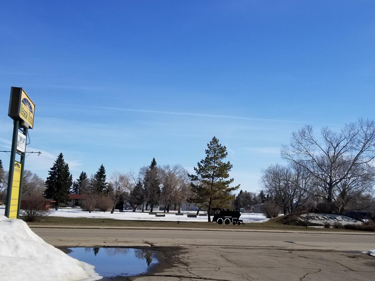 Melsask Motel Melville エクステリア 写真