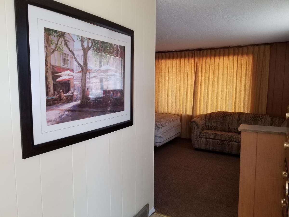 Melsask Motel Melville エクステリア 写真