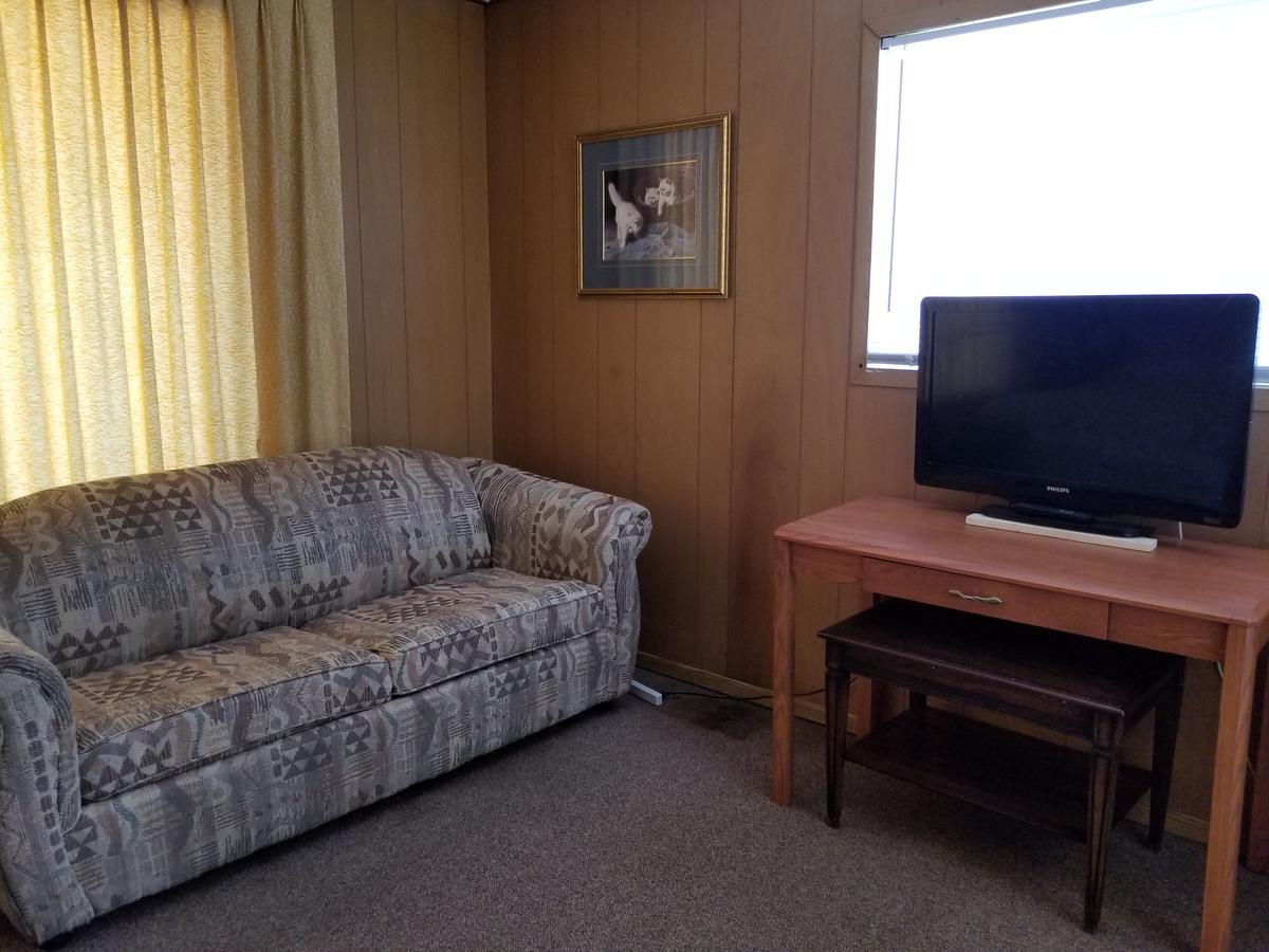 Melsask Motel Melville エクステリア 写真